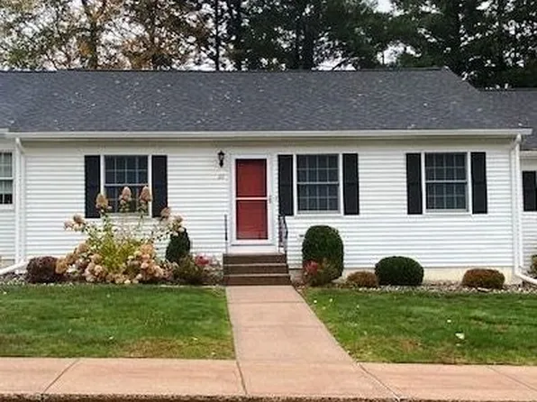 22 Rosewood Ln #22, Southwick, MA 01077