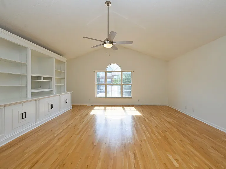 164 W Harbor Dr — Photo 33