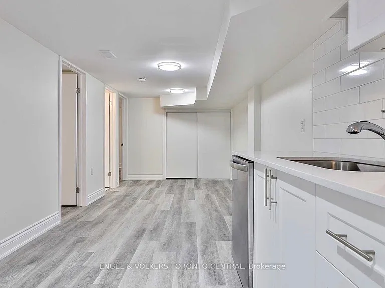 51B Fernwood Park Ave — Photo 10