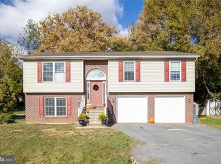 1573 Meadow Green Ln, Chambersburg, PA
