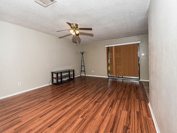 3rd image of 212 Chaumont Dr