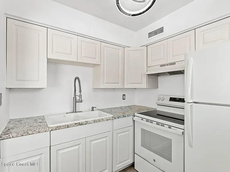 411 Madison Ave #N202 — Photo 12