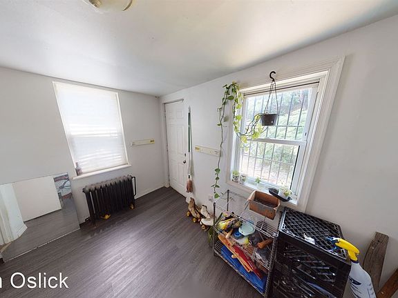 4th image of 2318 E Cambria St