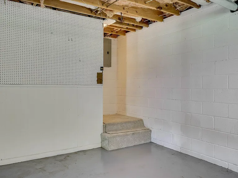 2111 Huron Dr — Photo 38