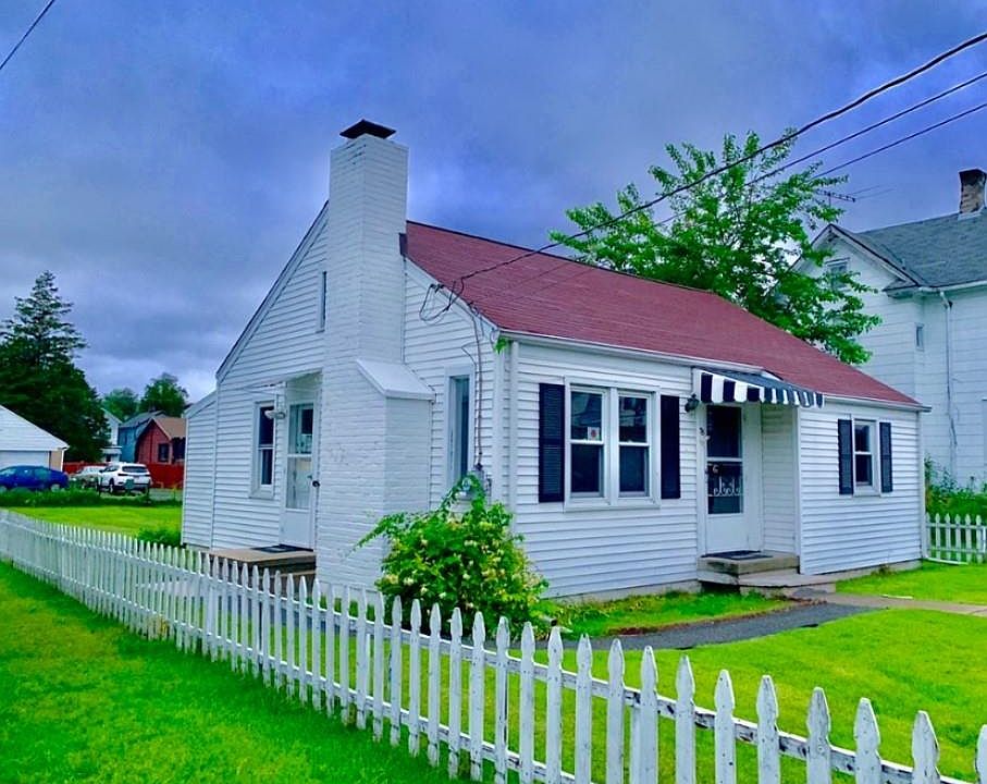 1st image of 35 Blauvelt Ave
