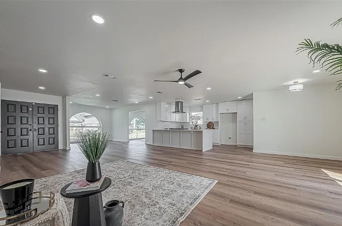 2306 Parana Dr — Photo 9