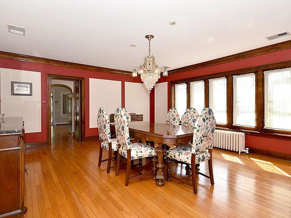 5th image of 298 W Claremont St