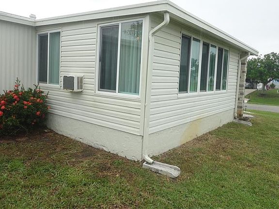 4th image of 1374 Blue Heron Dr