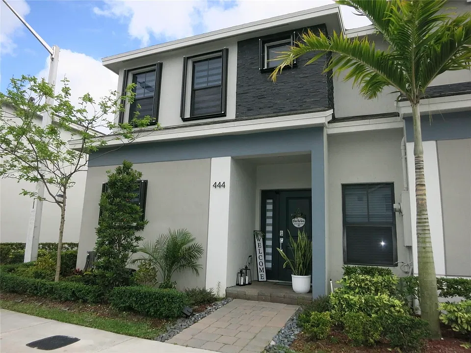444 NE 1st Dr