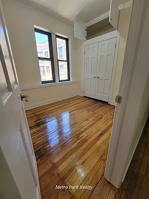 Rented by Metro Park Realty Inc | media 9