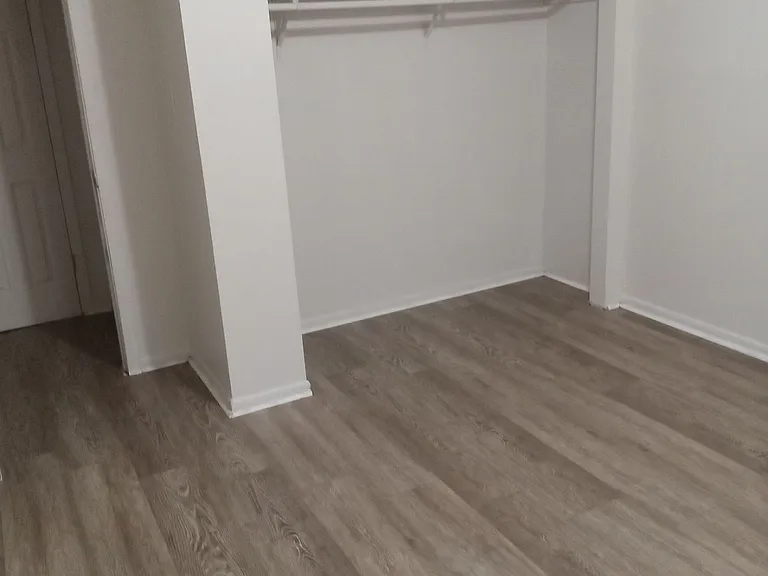 913 Summit St #1 — Photo 2