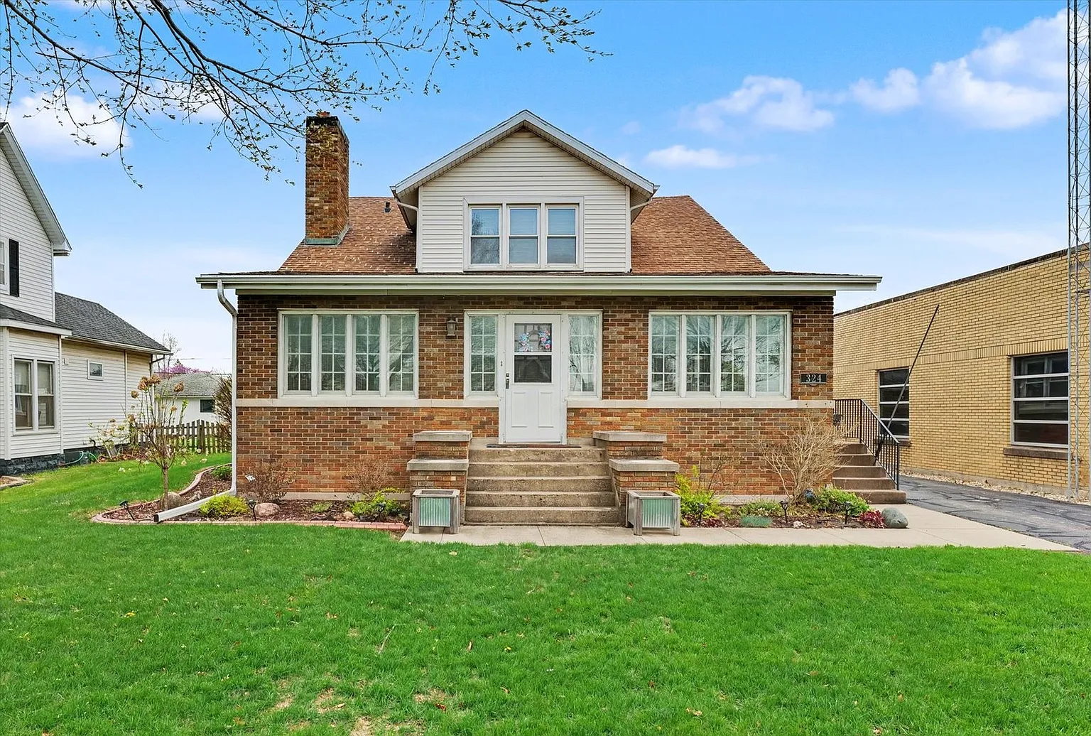 324 S Sangamon Ave photo 1