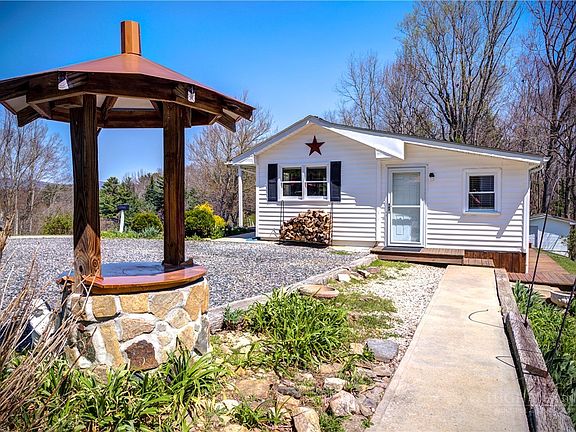 3rd image of 2081 Bakers Ridge Road