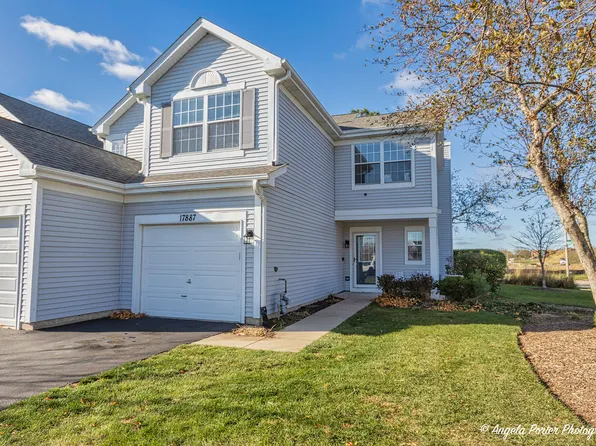 17887 W Salisbury Dr, Gurnee, IL 60031