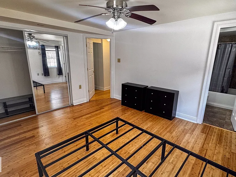 Spacious 3bd/3ba on Broadway! — Photo 10