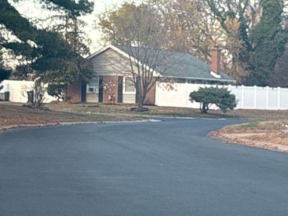 Exterior Neighborhood (street photo)