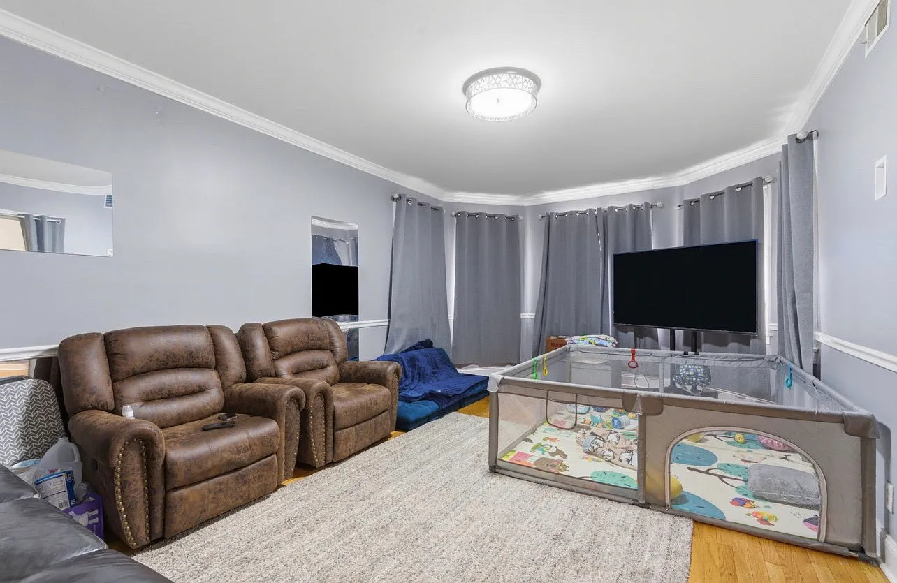 2 bed, 1200 sqft, $2,000 — Photo 2