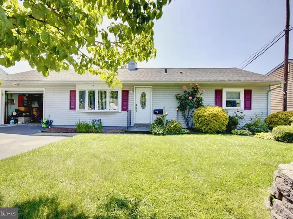 211 N Olds Blvd, Fairless Hills, PA 19030