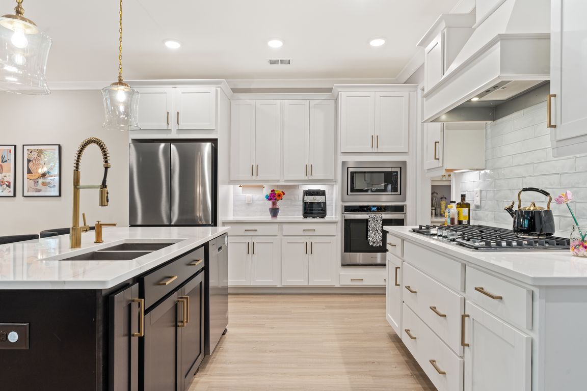 next background image