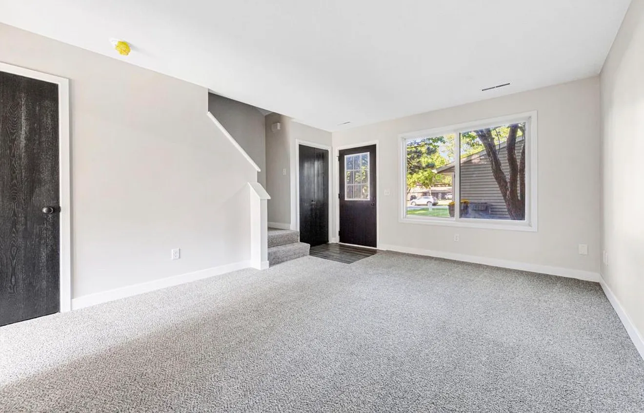 2 bed, 886 sqft, $1,600 — Photo 4