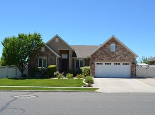 1106 S Banbury Dr, Syracuse, UT 84075