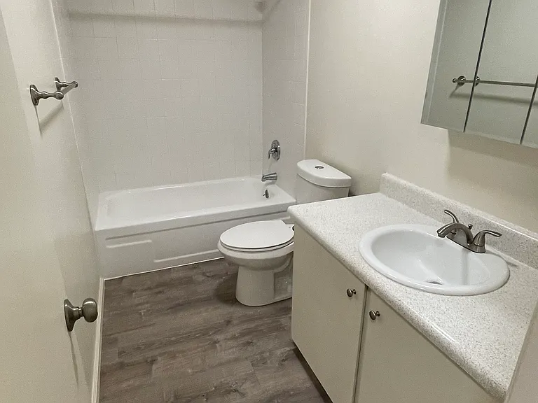 Sebastopol Gardens Apartments — Photo 8
