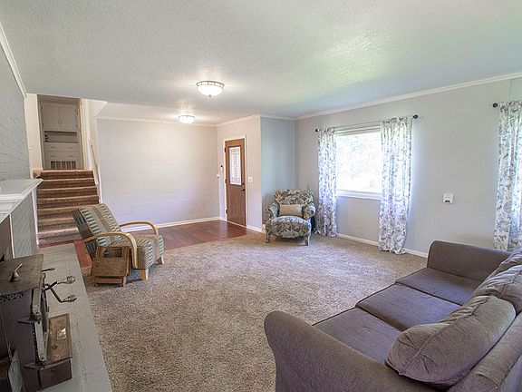 2nd image of 1010 S Eastwood Cir