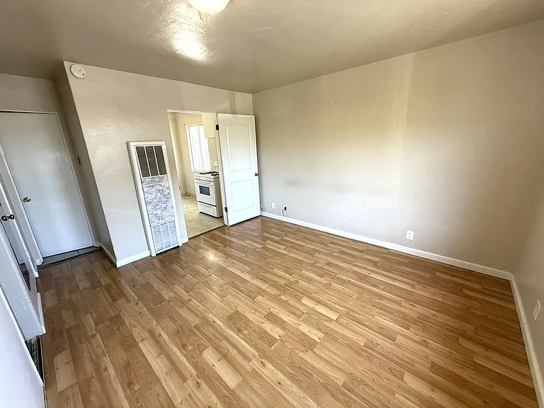 2237 Luz Ave — Photo 5