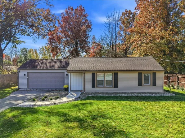 1154 Prince Dr, Cortland, OH 44410