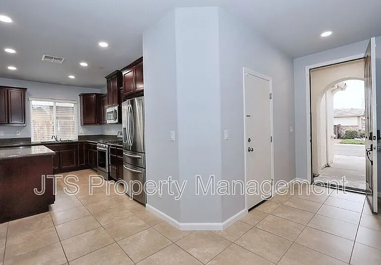 4086 Pinoche Peak Way — Photo 3