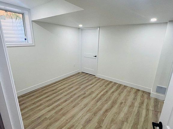 3rd image of 3916 Auckland Ave
