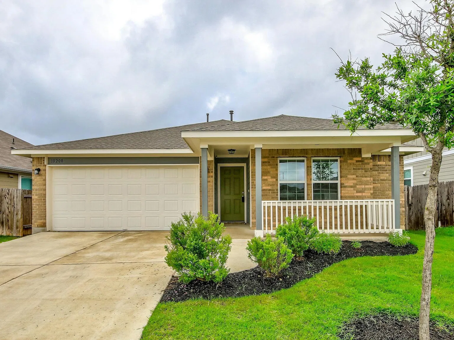 3 bed, 2.0 bath, 1317 sqft, $2,100 — Photo 1