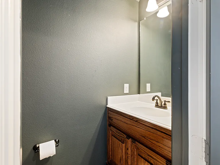 1040 Edgefield Ln — Photo 9