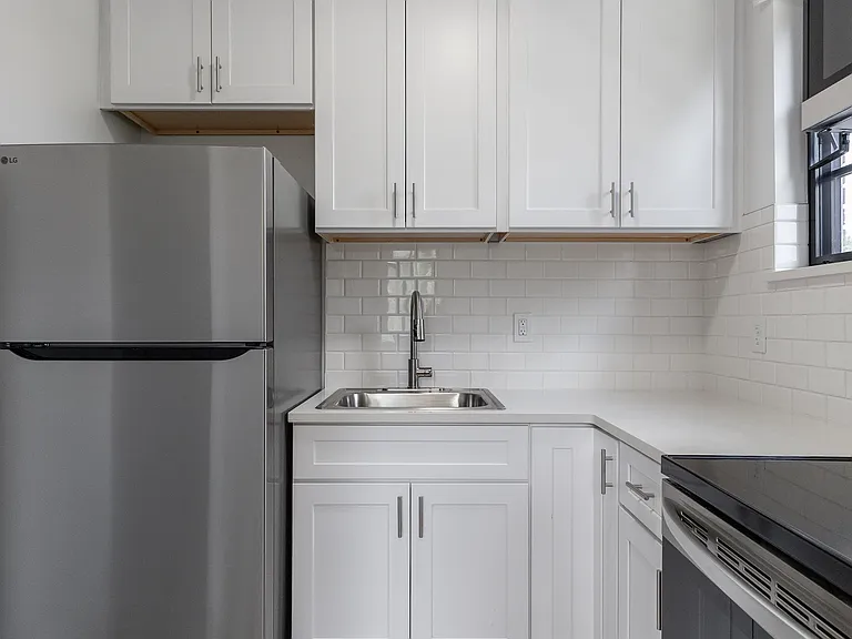 Marleigh Apartments — Photo 78