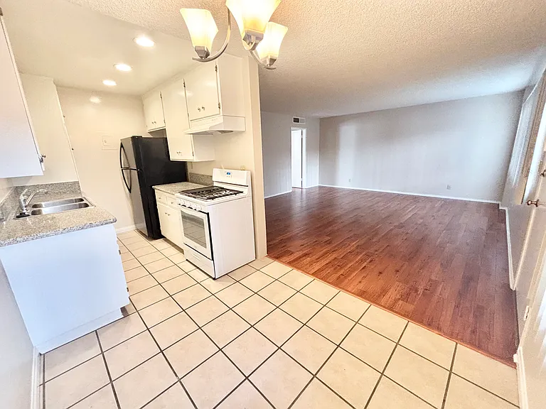 266 S El Molino Ave — Photo 7