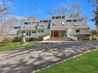 16 Serein Court, Syosset, NY 11791