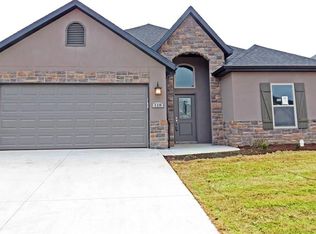 105 E Glendale Ln, Rogers, AR 72758