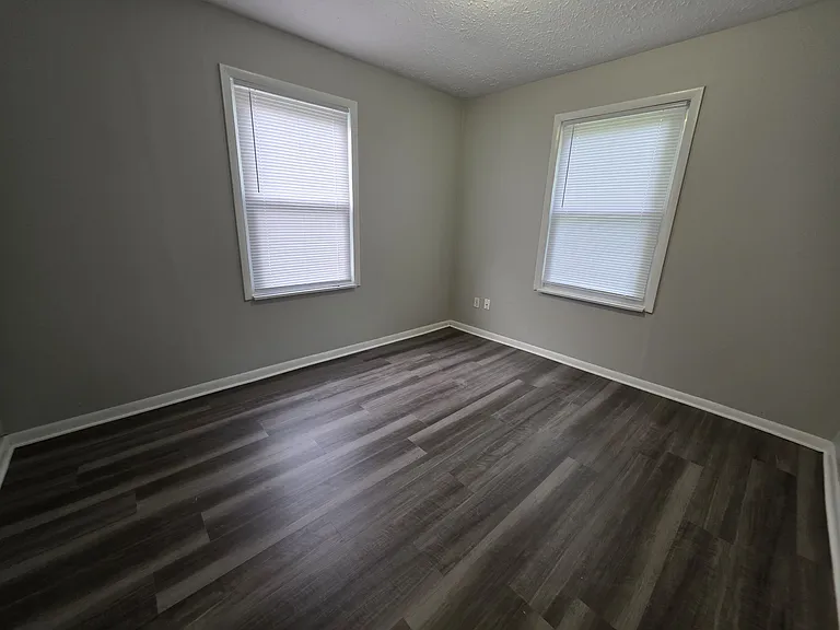3028 Woodland Ave — Photo 6