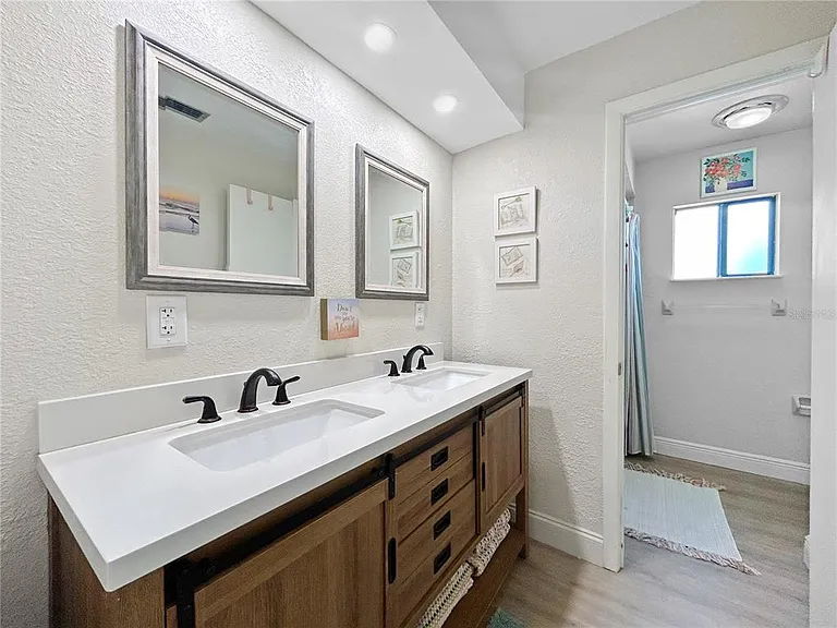 2505 Bay Blvd #1 — Photo 25