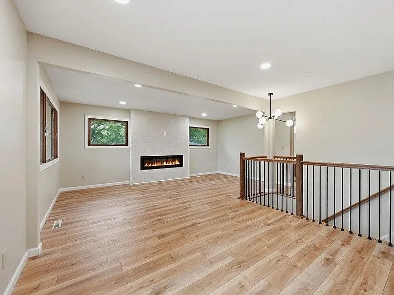 241 Wedgewood Dr — Photo 4