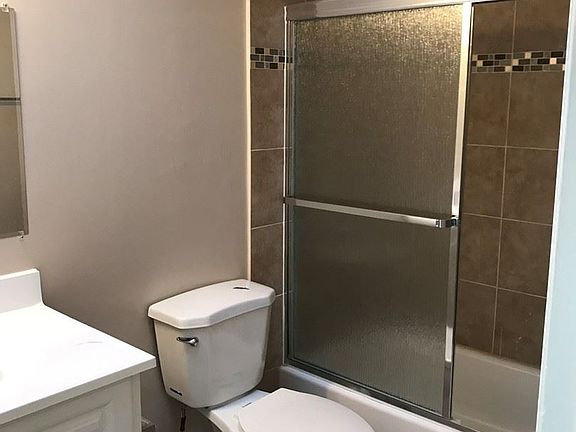 5th image of 6051 Romaine St APT 10