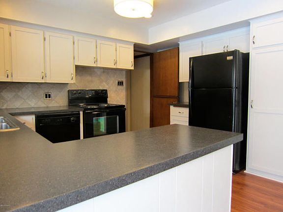 3rd image of 265 Calvin Ave