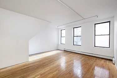 Rented by R New York