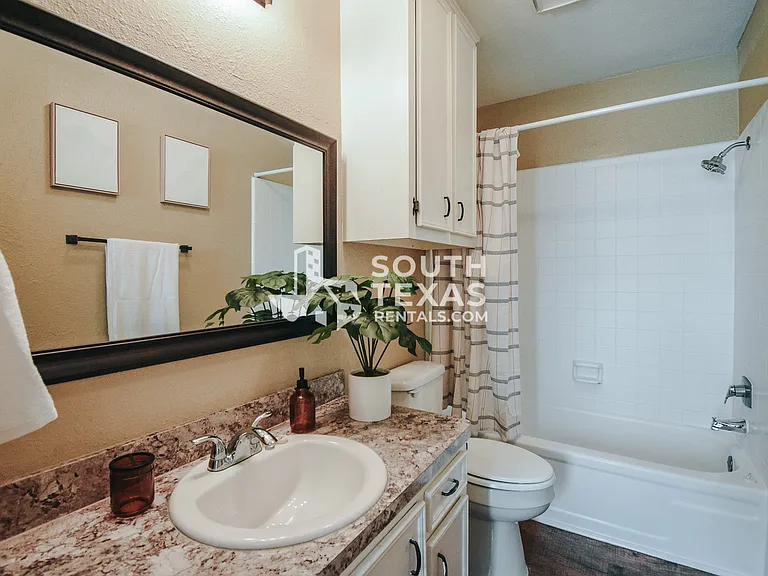 805 E Hiller St #B — Photo 12