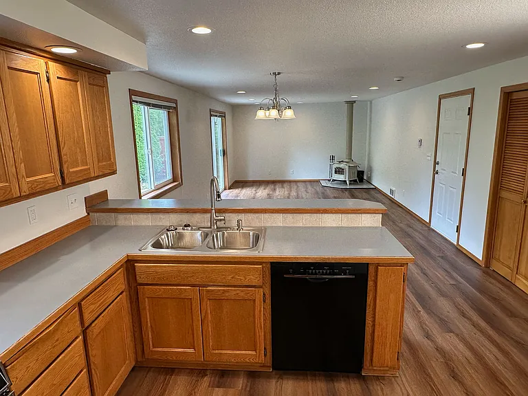 19753 Mosjon Cir NE — Photo 3