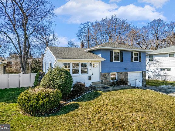 2nd image of 1137 Brookwood Ln