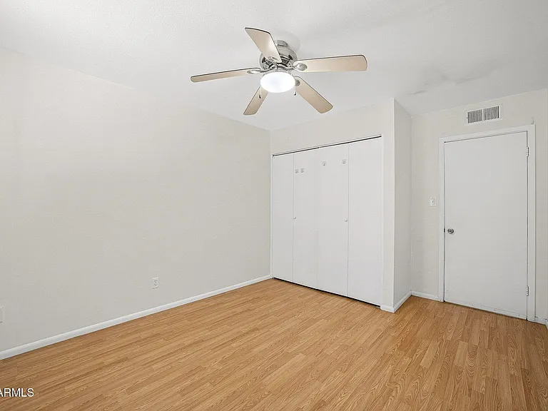 1137 E Bishop Dr — Photo 17