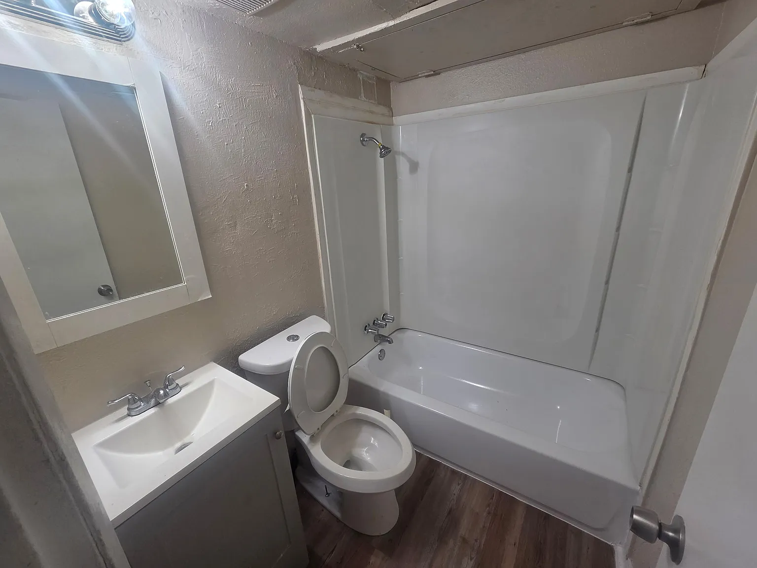 2 bed, 710 sqft, $1,400 — Photo 3