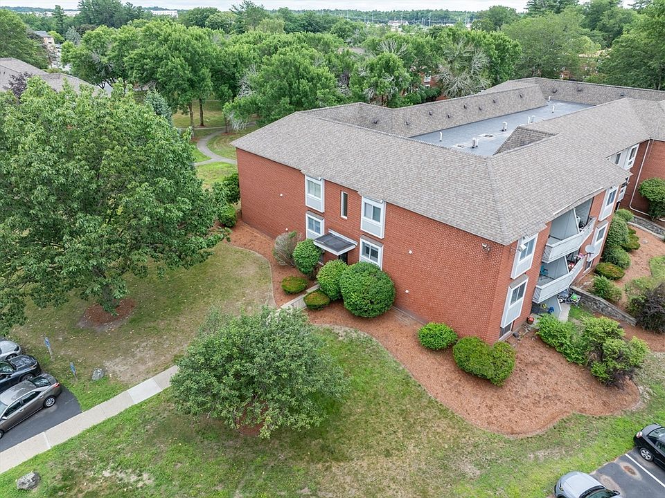 2nd image of 117 Cluff Crossing Rd APT 9
