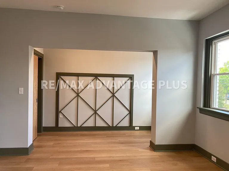 118 W 3rd St — Photo 3